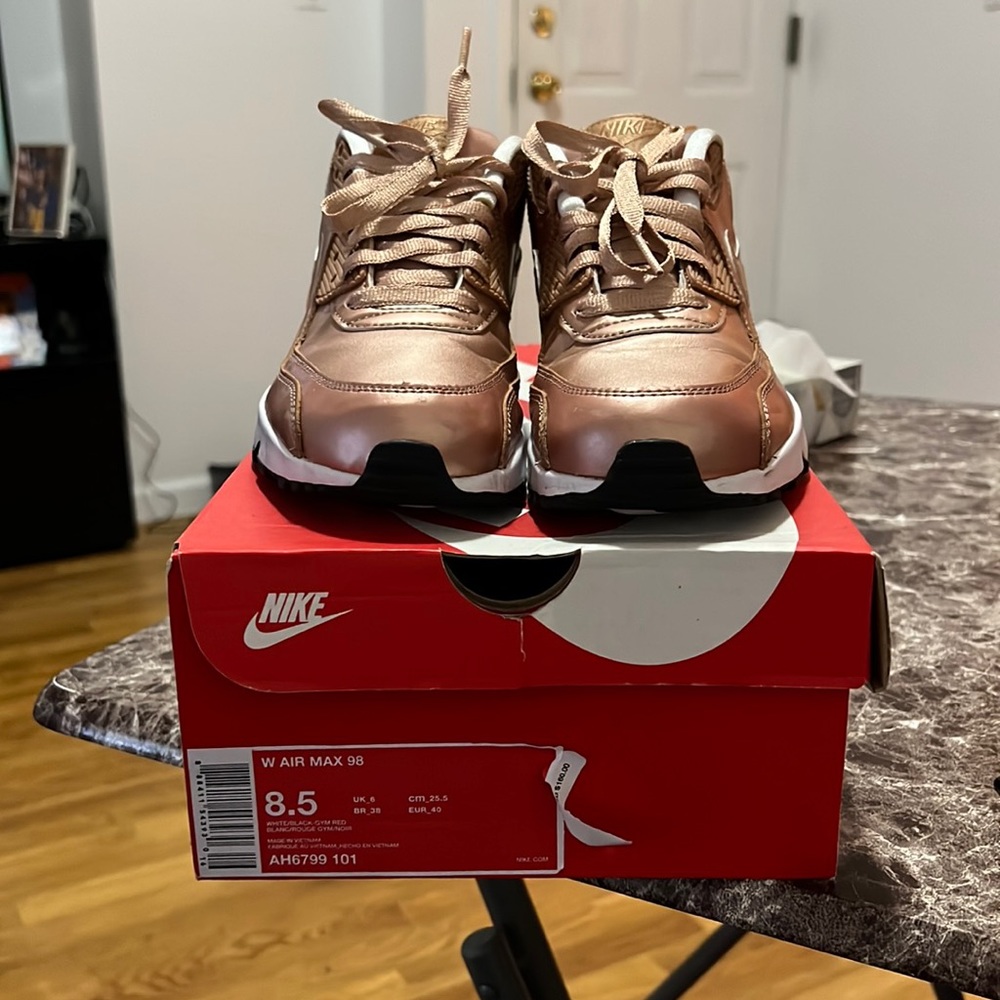 Woman’s Nike Air Max good condition